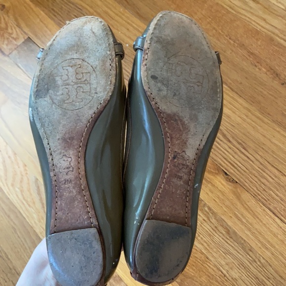Tory Burch Size 7 Taupe Flats - Picture 4 of 5
